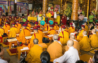 Đức Gyalwang Drukpa cầu siêu cho 13 nạn nhân thảm họa cháy chung cư