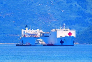 Tàu bệnh viện USNS Mercy (T–AH–19) 1.000 giường đến Đà Nẵng