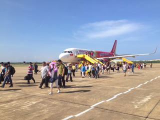 20.000 vé giá từ 199.000 đồng, thỏa sức với 3 đường bay mới cùng Vietjet