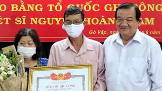 Hiệp sĩ đường phố Nguyễn Hoàng Nam được trao Bằng Tổ quốc ghi công