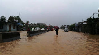 Thừa Thiên - Huế: Mưa lớn nhiều nơi bị ngập, giao thông tê liệt