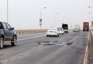 Dự kiến 3 phương án sửa chữa mặt cầu Thăng Long