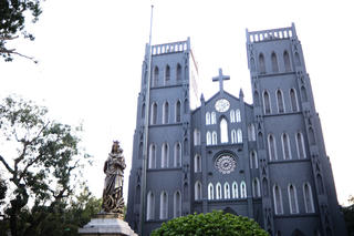 [VIDEO] Nhà Thờ lớn Hà Nội khoác áo mới sau một năm tu sửa