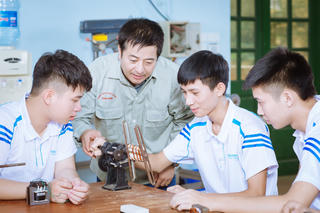 Sinh viên nghề học trực tuyến quá lâu: Lo thiếu nguồn cung lao động