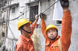 Nắng nóng đầu mùa, lượng điện tiêu thụ đạt mức kỷ lục