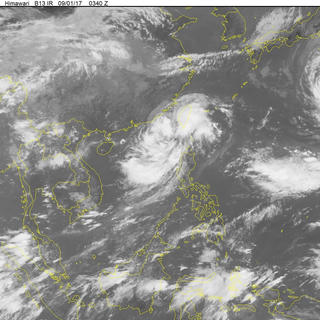 Bão số 8 tiếp tục di chuyển chậm, biển động mạnh