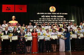 Tuyên dương nhiều tập thể, cá nhân tiêu biểu trong học tập và làm theo gương Bác Hồ