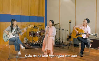 Mỹ Anh chơi đàn bass, hát cùng bố mẹ giao lưu với khán giả