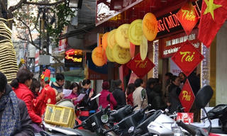 Ngày vía Thần Tài: Đông đúc mua may