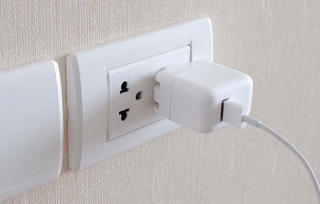 Apple thu hồi một số bộ phích cắm sạc vì 'nguy cơ gây giật điện'