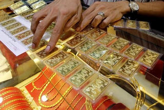 Giá vàng trong nước giảm tới 40.000 đồng mỗi lượng