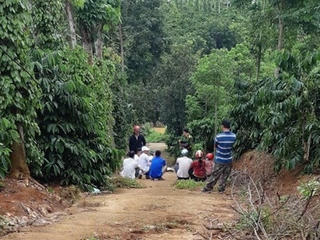 Ba cha con được phát hiện cùng tử vong tại chòi rẫy