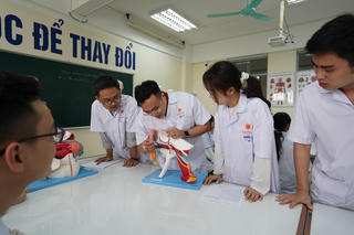 Tuyển sinh khối ngành sức khỏe, sư phạm: Điểm chuẩn ổn định như điểm sàn?