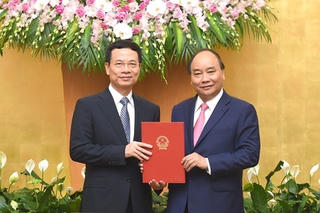 Thủ tướng trao Quyết định giao quyền Bộ trưởng Thông tin và Truyền thông