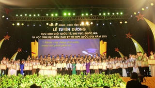 Vinh danh học sinh xuất sắc nhất kỳ thi THPT quốc gia 2015