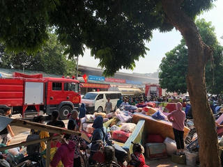 Hà Nội: Cháy chợ Tó, nhiều gian hàng bị thiêu rụi