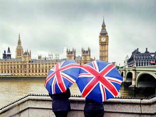 Sinh viên Anh - 'con mồi' của tội phạm rửa tiền