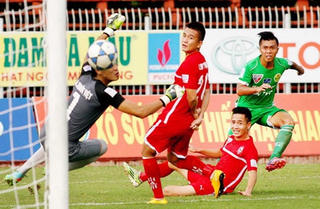 V-League 2015: Hấp dẫn nhưng  còn nhiều mối lo