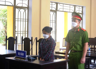 Vụ ‘Ném kéo trúng ngực chồng tử vong', người vợ lãnh án 7 năm tù