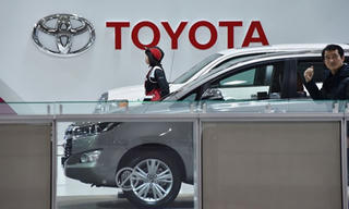 Donald Trump cảnh báo Toyota