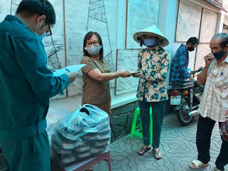 TP HCM: Cung cấp suất ăn miễn phí cho người già neo đơn, người bệnh