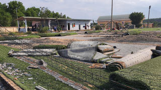 Có hay không việc trường luật nợ tiền doanh nghiệp?