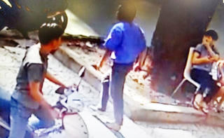 Cấm hành nghề với tài xế xe buýt tấn công người đi đường