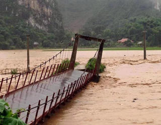 Đề phòng sụt lở, hố tử thần xuất hiện sau mưa lũ