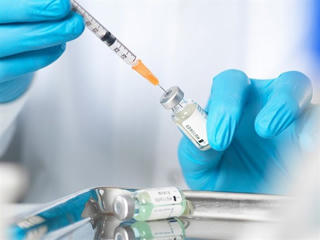 Nhân viên y tế Mỹ bị dị ứng nghiêm trọng sau khi tiêm vaccine Covid-19