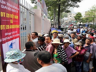 Hỗn loạn trong ngày mở bán vé U20 Việt Nam - U20 Argentina