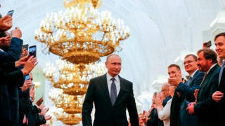 Cách ông Putin 'vững tay lái' đưa Nga vượt qua đòn trừng phạt của Mỹ