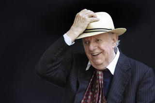 Nhà viết kịch Italia, Dario Fo: Không trở nên phi nhân tính