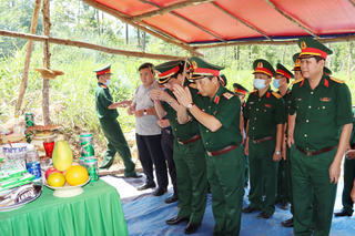 Dâng hương tưởng nhớ các liệt sĩ hy sinh khi cứu hộ tại Thuỷ điện Rào Trăng 3