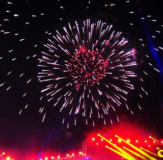 Bắn pháo hoa tầm cao tại Carnaval Hạ Long 2016