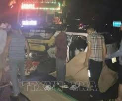 Quảng Ninh: Xe khách đâm xe taxi, 5 người thương vong