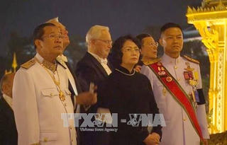 Phó Chủ tịch nước Đặng Thị Ngọc Thịnh dự lễ hỏa táng nhà vua Bhumibol Adulyadej