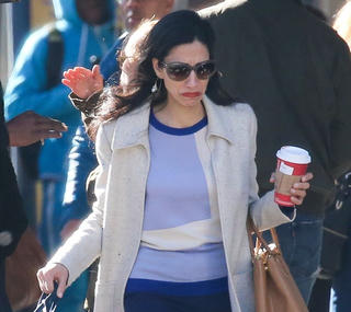 'Con gái thứ hai' của bà Clinton mếu máo trên phố