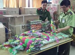 Bắt hàng chục nghìn sản phẩm bánh kẹo, đồ chơi nghi độc hại