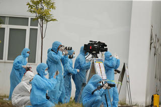 Đằng sau tin tức là số phận con người