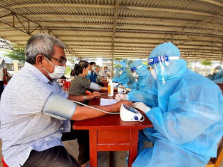 Miền Tây tăng tốc ‘phủ’ vaccine