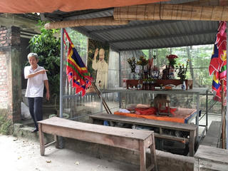 Ngọc Tảo-Phúc Thọ (Hà Nội): Dựng lồng thờ ở hành lang an toàn giao thông