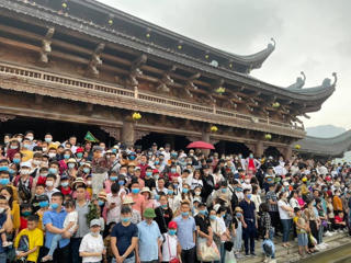 Sở Văn hóa làm việc khẩn sau vụ 'chùa Tam Chúc đón hàng vạn du khách'