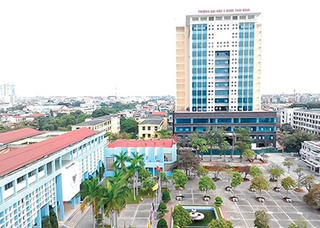 ĐH Y Dược Thái Bình đón nhận danh hiệu Anh hùng Lao động
