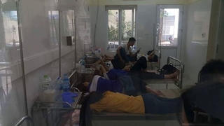 Hàng trăm học viên nhập viện cấp cứu nghi ngộ độc thực phẩm