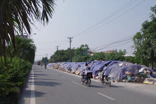 Rác thải ngập tràn, dân khốn đốn
