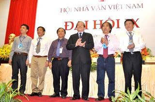 Hậu Đại hội Hội Nhà văn Việt Nam lần thứ IX: Gừng càng già càng cay?