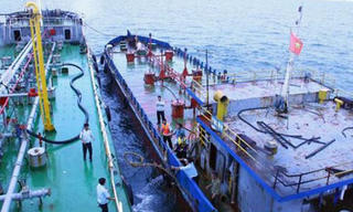 Phá đường dây buôn lậu xăng dầu lớn