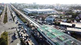 Lắp mái vòm tuyến metro Bến Thành - Suối Tiên