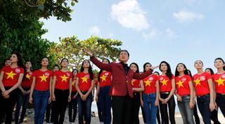 Hoa Hậu Việt Nam 2014 – Rạng ngời trên biển đảo quê hương