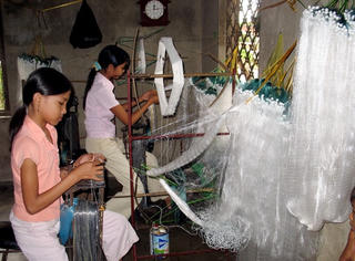 Còn nhiều thách thức với lao động trẻ